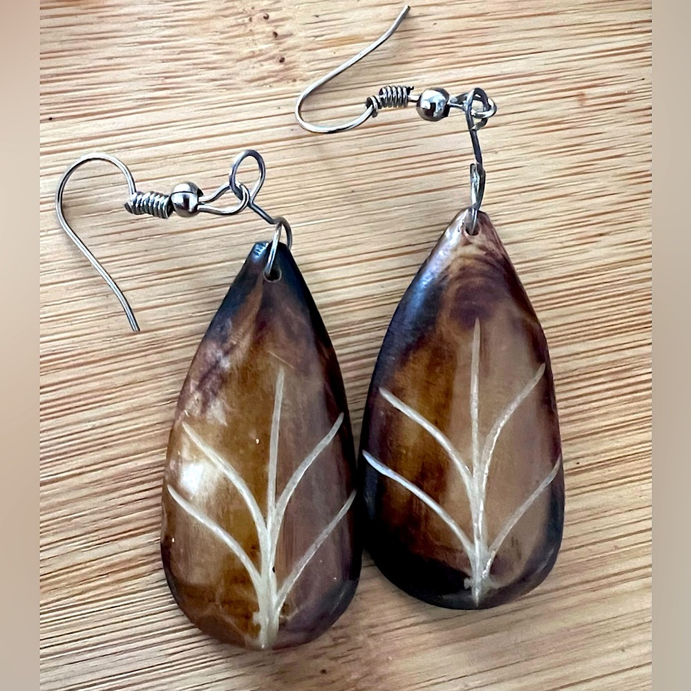 HAND CRAFTED EARRINGS Wooden Teardrop Shaped w Etched Design Hypoallergenic Wire